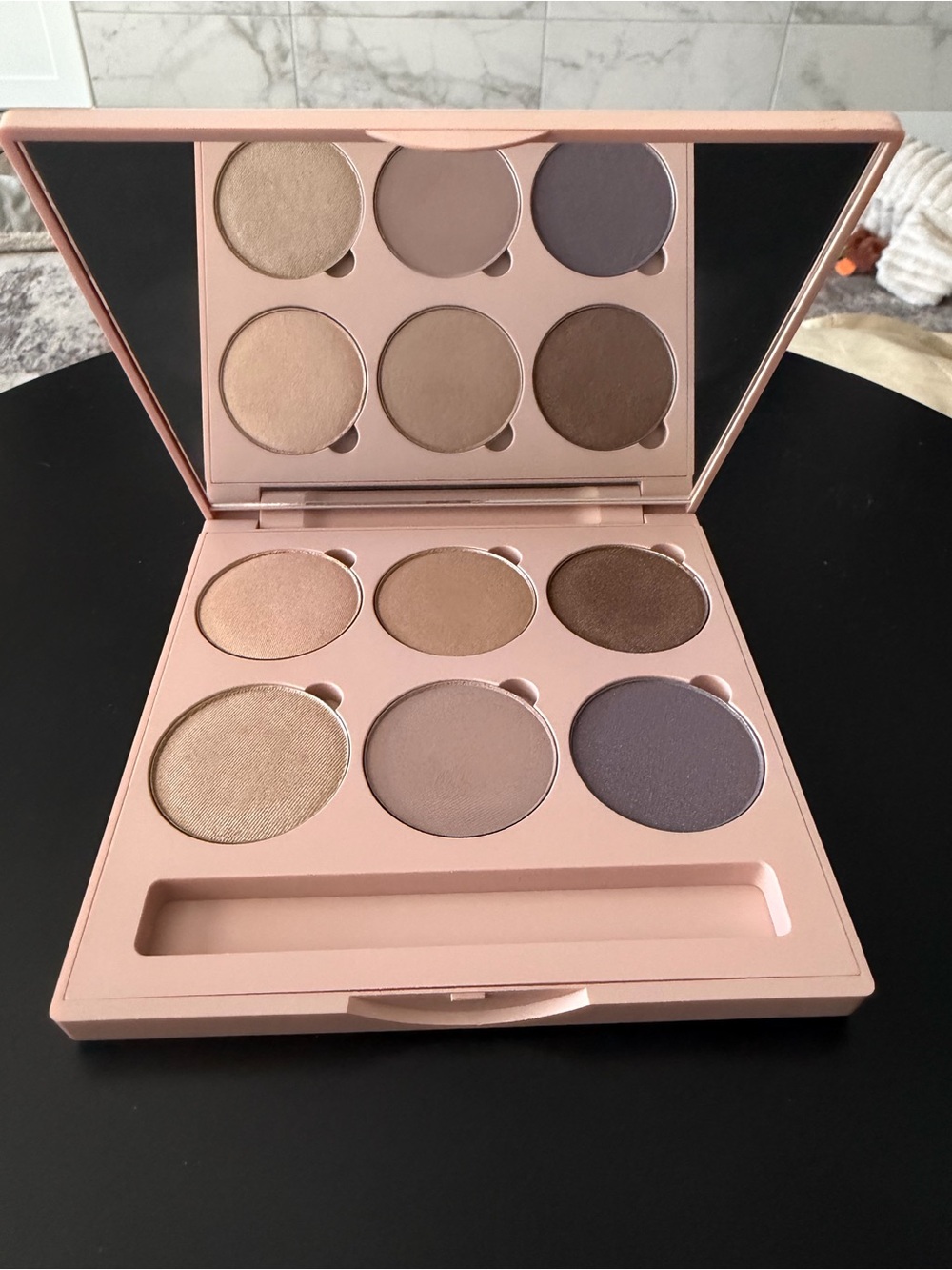 Neutral Day-to-Night Eyeshadow Palette — Taupe, Brown & Soft Plum